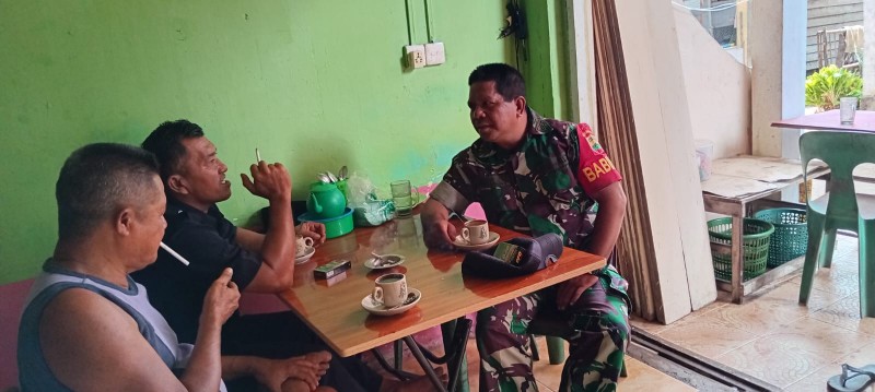 Perkuat Kemanunggalan TNI dan Rakyat, Babinsa Desa Rejai Gagas Gotong Royong Bersama Warga