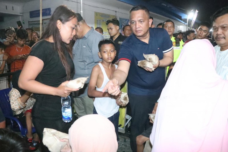 Air Masuk Kapal Tongkang, Puluhan Penumpang Panik Nyaris Tenggelam
