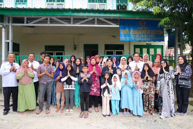 Ketua PKK Ny Liswaty Hadiri Ramadhan Berbagi, Perumda Tirta Uli Beri Sembako dan Tali Asih