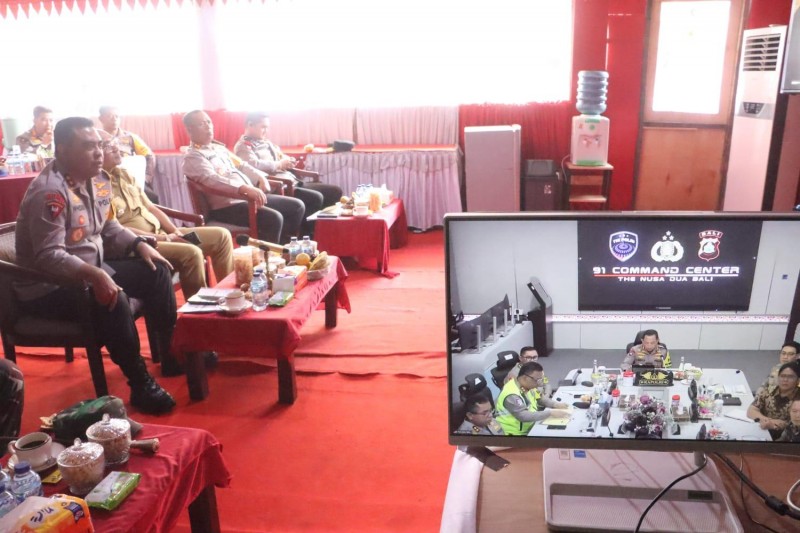 Kapolres Simalungun Dampingi Kapolda Sumut Ikuti Arahan Langsung Kapolri di Parapat