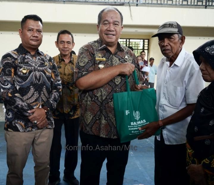 Kaum Duafa dapat Bantuan Beras