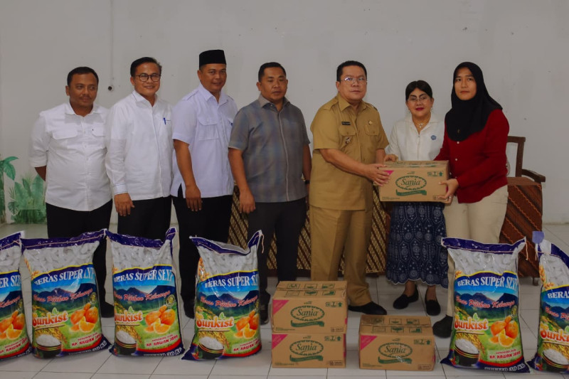 Ramadhan Berbagi Perumda Tirta Uli Siantar di PA Islamic Centre, Wesly Silalahi Serah Bantuan dan Tali Asih