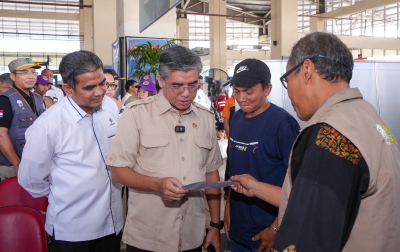 Menaker Yassierli Tinjau Posko Peduli K3 Mudik,   Pastikan Awak Angkutan Sehat demi Mudik Aman