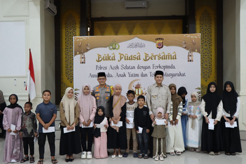 Polres Aceh Selatan Gelar Buka Puasa Bersama Forkopimda, Awak Media, Anak Yatim dan Tokoh Masyarakat