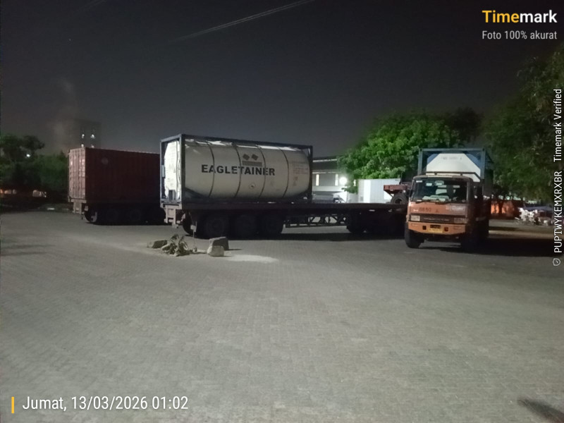 Parkir Liar Menjamur di Persimpangan Jalan Pulau Nias Selatan KIM II, Pihak Pengelola Bungkam?
