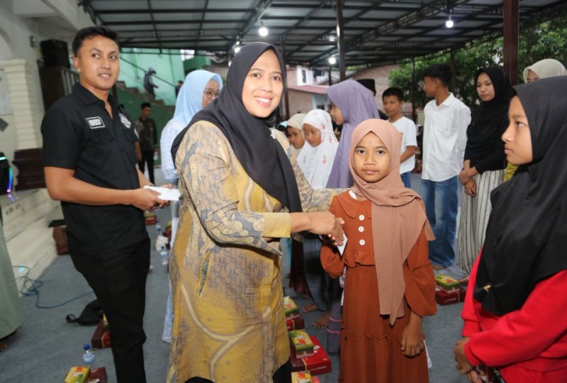 Safari Ramadhan Pemko Siantar, Wakil Wali Kota Herlina Santuni Anak Yatim