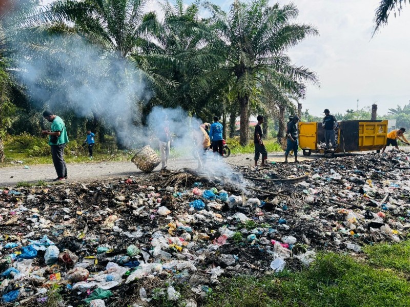 Sampah Berserakan di Jalan Pondok Rawa Sempat Viral, Kades Sampali Langsung Turun Tangan