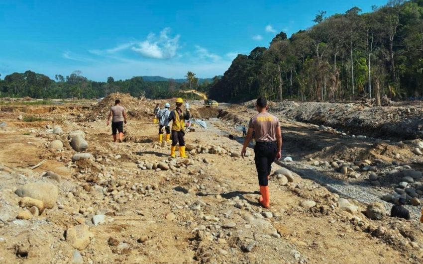 Brimob Hadir Menjaga Harapan Warga Batang Toru Tapsel