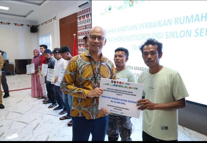 Bangkit Lebih Kuat, Pemkab Madina dan BRI Salurkan Bantuan Rehabilitasi Rumah Terdampak Bencana