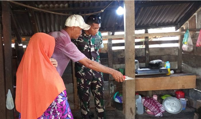 Semangat di Bulan Suci Ramadan, Satgas TMMD ke-127 Kodim 0212/Tapsel Rehab RTLH di Angkola Sangkunur