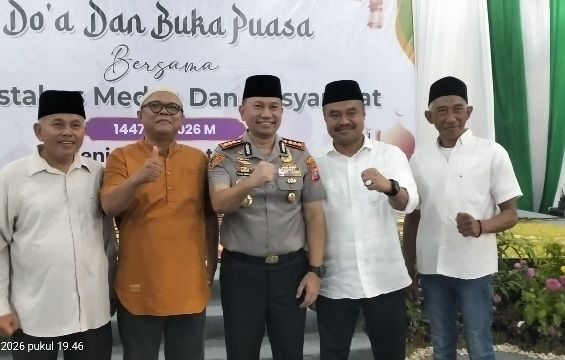 Kapolrestabes Medan Bagikan 1.999 Paket Takjil dan Santuni 99 Anak Yatim