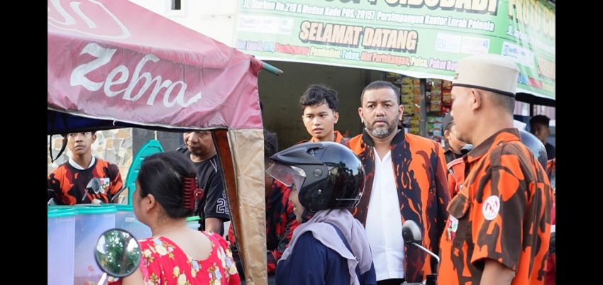PAC PP Medan Polonia Borong Dagangan UMKM untuk Takjil Pengendara