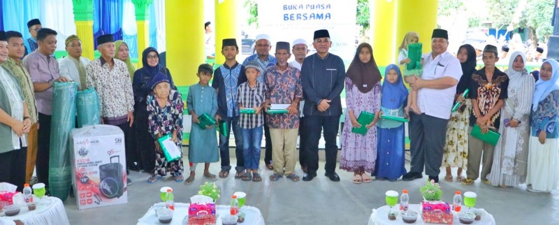 Serap Aspirasi, Bupati Anton Buka Puasa Bersama Masyarakat di Bosar Maligas