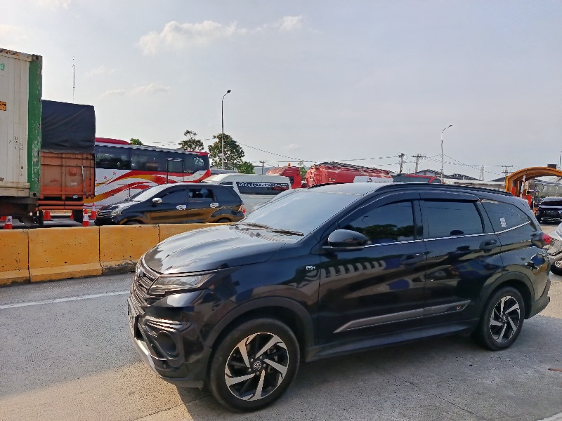 Gerbang Tol Amplas Dipadati Arus Balik