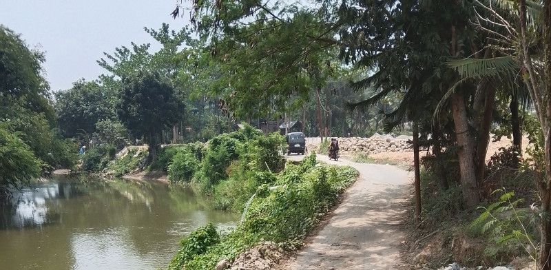 Jalan Dusun lV Desa Lantasan Lama Rusak Total