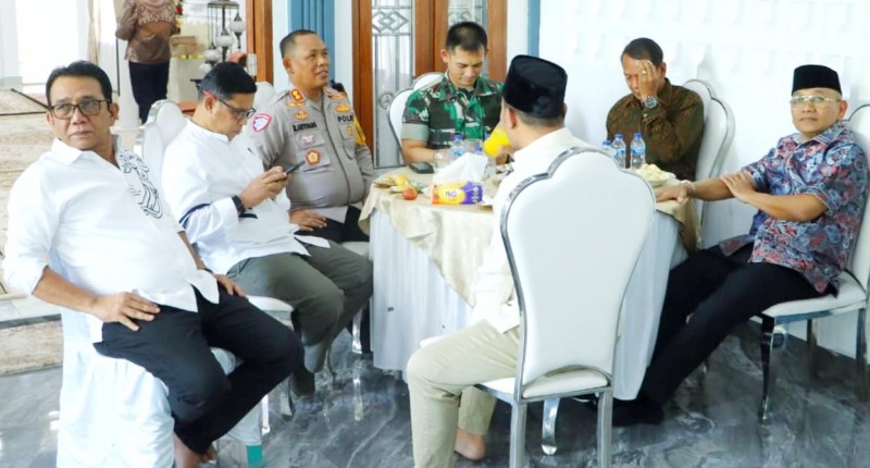 Halal Bihalal Di Rumah Ketua DPRD, Bupati Anton; Memajukan Simalungun Kita Harus Bersama-sama
