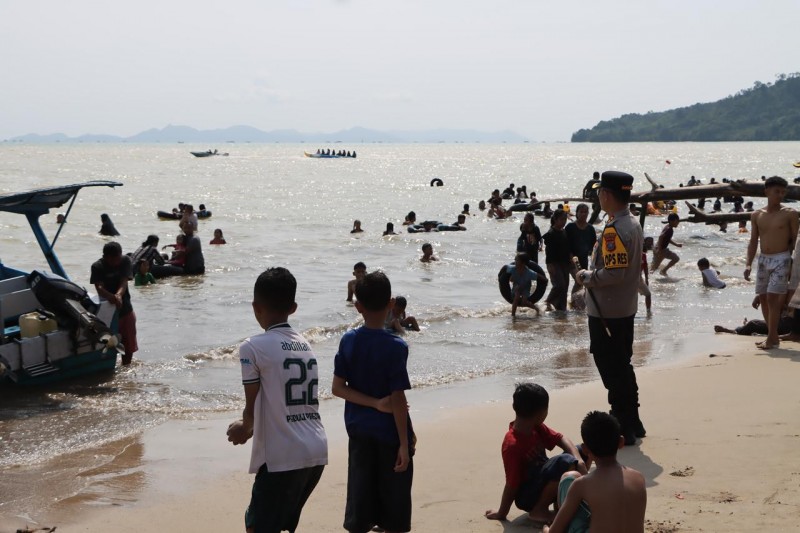 Kapolres Tapteng Tinjau Langsung Pengamanan Objek Wisata