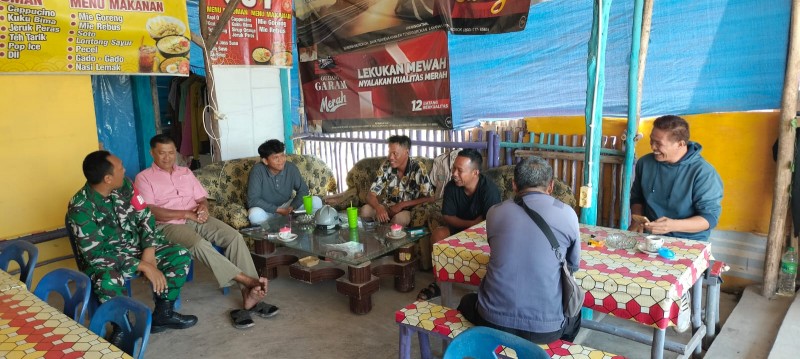 Babinsa Penaah Tampung Aspirasi Nelayan, Wujud Kepedulian Untuk Perkuat Ketahanan Wilayah Pesisir