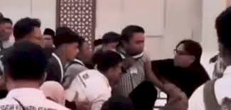 Aula Raja Inal Siregar Gubernur Sumut Berlangsung Ricuh, Dua Orang Terluka