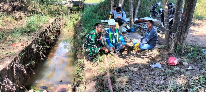Babinsa Penaah Ajak Warga Tingkatkan Kesadaran Tentang Kebersihan Demi Kesehatan Bersama, Ciptakan Desa Asri dan Nyaman*