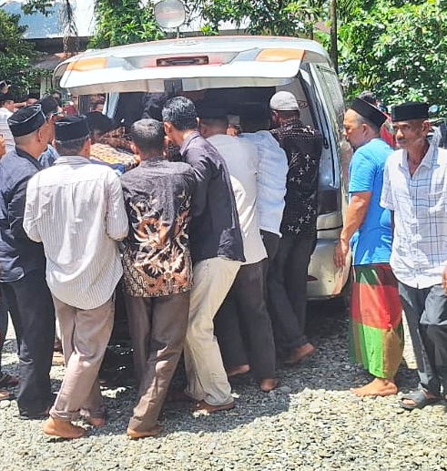 Laka Maut Aceh jaya, Mopen Hiace Hantam Truk CPO, 3 Tewas 7 Luka