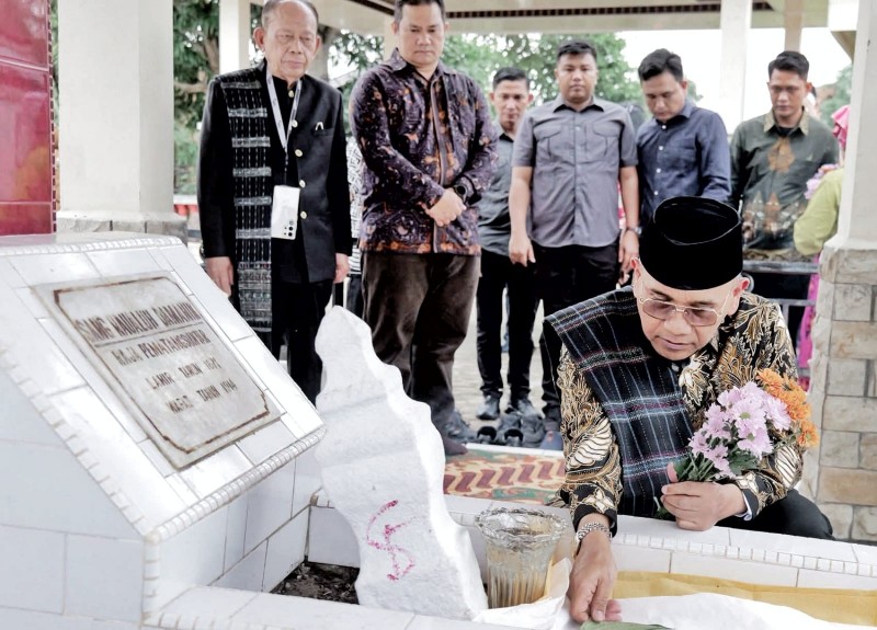 Peringati Hari Jadi Simalungun ke 193, Bupati dan Wabup Ziarah ke Makam Raja Siantar Sang Naualuh Damanik di Riau