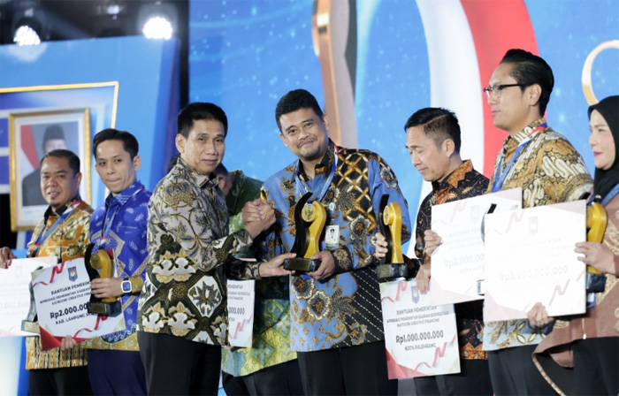 Terobosan Tata Kelola Keuangan, Bobby Nasution Raih Penghargaan Creative Financing dari Mendagri