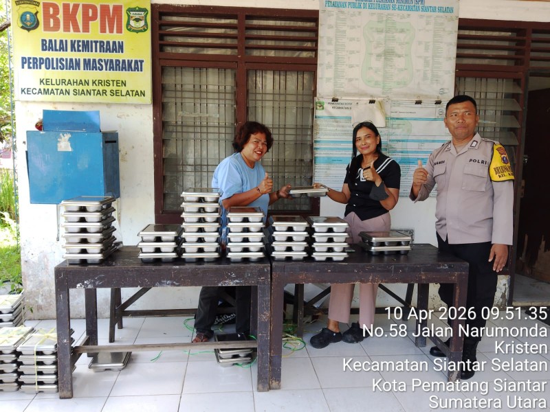 Bhabinkamtibmas Polsek Siantar Selatan Hadir Pendistribusian MBG kepada Ibu Hamil dan Balita&nbsp;
