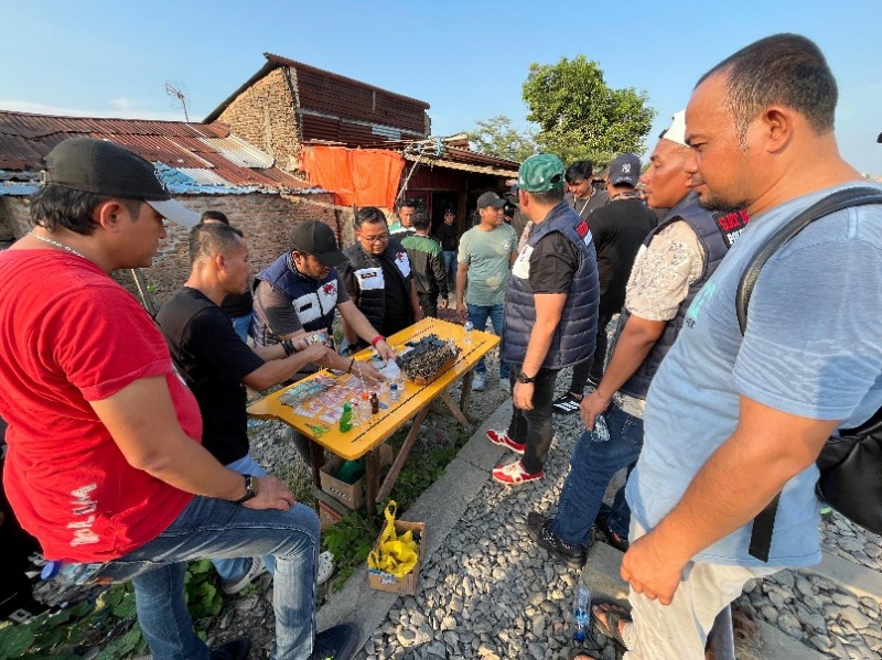 Sarang Narkoba Rel KA Tembung Digempur, 4 Pelaku Diringkus, Lapak Dibumi Hanguskan