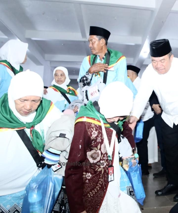 Jamaah Haji Kloter 7 Asal Asahan Dilepas Bupati Asahan