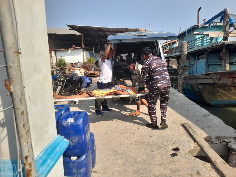 TNI AL Sigap Tolong Kecelakaan Kerja Nelayan di Belawan