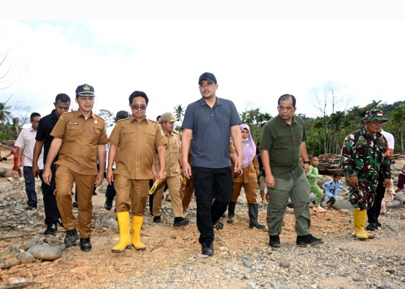 Percepat Rekonstruksi Pascabencana, Gubernur Bobby Nasution Tinjau Tanggul Sungai Badiri