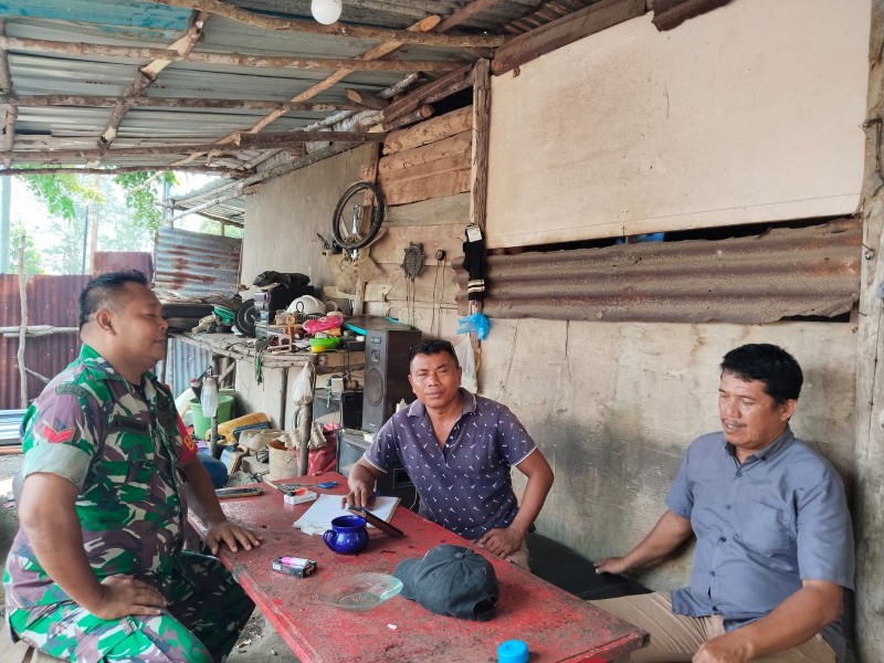 Melalui Komsos, Babinsa Benan Kopka Harahap Tingkatkan Sinergi TNI dan Rakyat Demi NKRI*