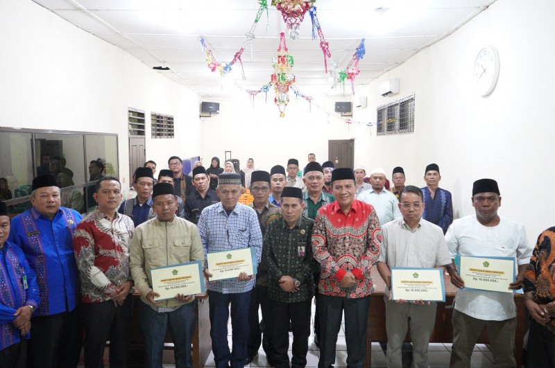 Kemenag Sumut Serahkan Bantuan Masjid Terdampak Bencana di Tapsel dan Tapteng
