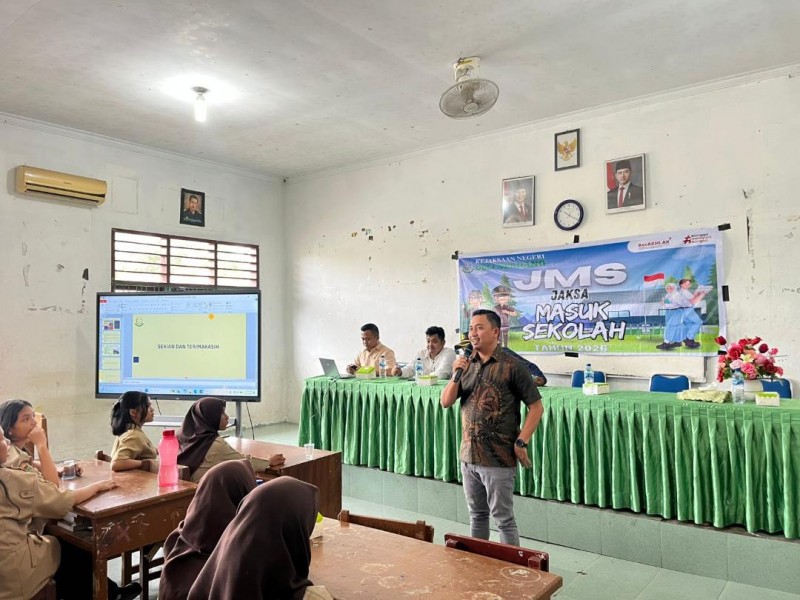 Tingkatkan Kesadaran Hukum, Kejari Deli Serdang Gelar Program JMS di SMA N 1 Batang Kuis