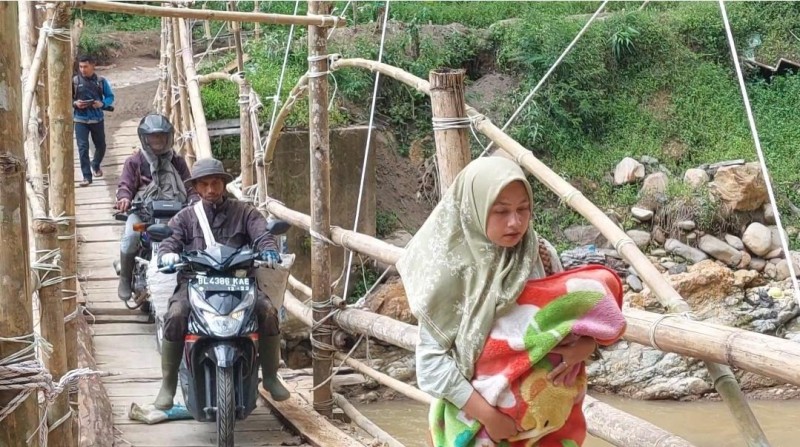 -5 Bulan Terabaikan, Jembatan Wih Kanis Tak Kunjung Diperbaiki, 14 Desa di Mesidah Bertaruh Nyawa