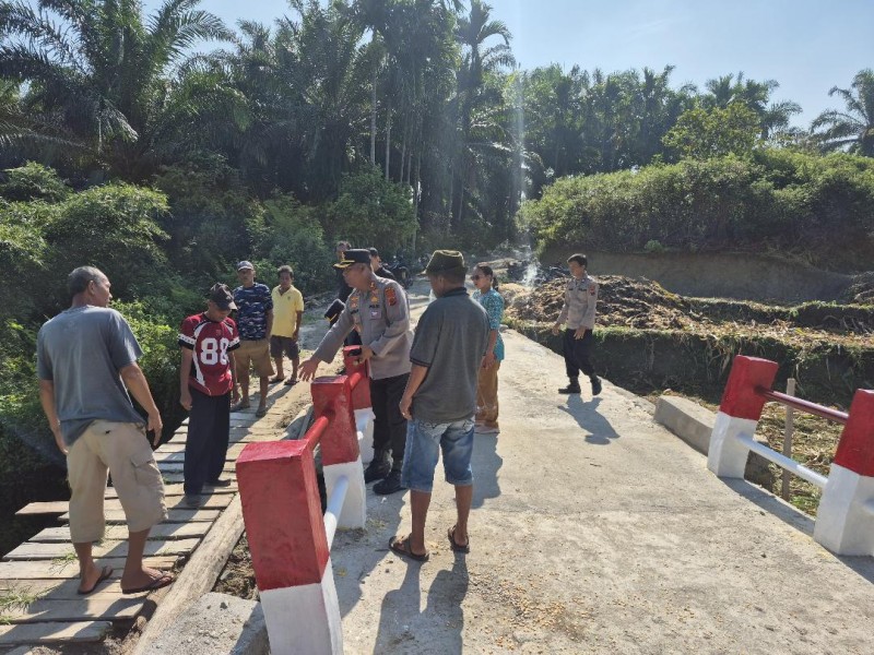 Kapolres Simalungun Tinjau Jembatan Merah Putih Presisi di Jorlang Hataran, Warga Pagar Batu Ungkapkan Rasa Syukur dan Terima Kasih