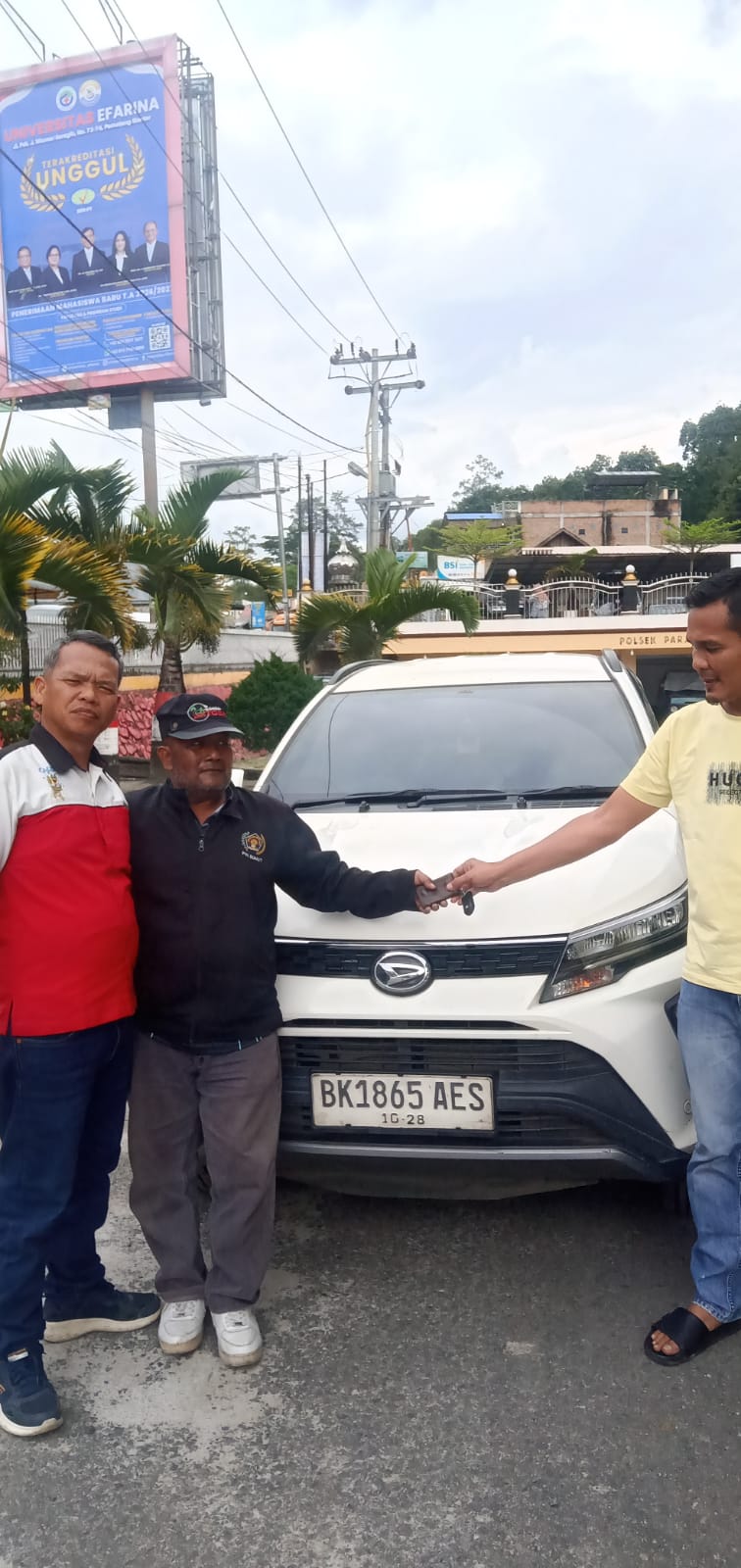 Debt Collector Gagal Tarik Paksa Mobil di Tengah Jalan