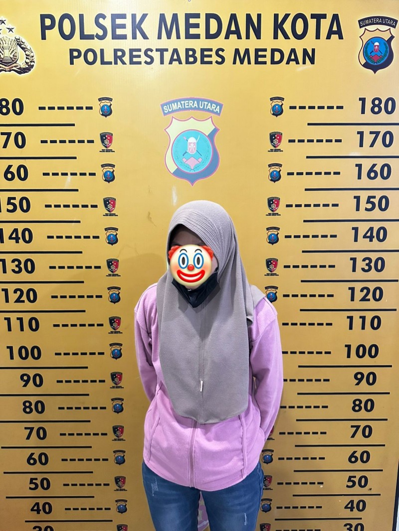 Merasa Tertipu, Pembeli Wanita Ancam Karyawan Toko Ps Store Pakai Parang