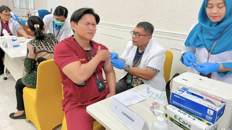 RS Adam Malik Lakukan Imunisasi Campak Bagi Nakes