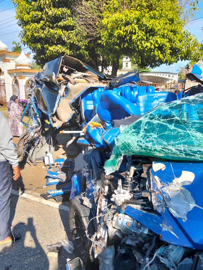 Hiace Tabrakan dengan Truk Fuso di Aceh Selatan, 2 Orang Luka Berat
