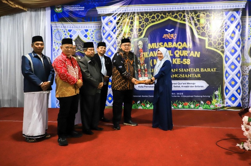 Kelurahan Timbangan Galung Juara Umum MTQN ke 58, Wali Kota Serahkan Hadiah