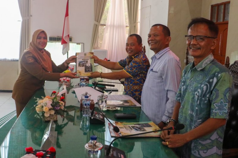 Wesly Melalui Herlina Hadiri Paripurna Penyampaian Nota LKPJ Tahun 2025