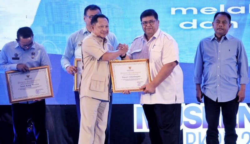 Musrenbang RKPD Sumut 2027, Bupati Simalungun Terima Penghargaan Dari Kemendagri