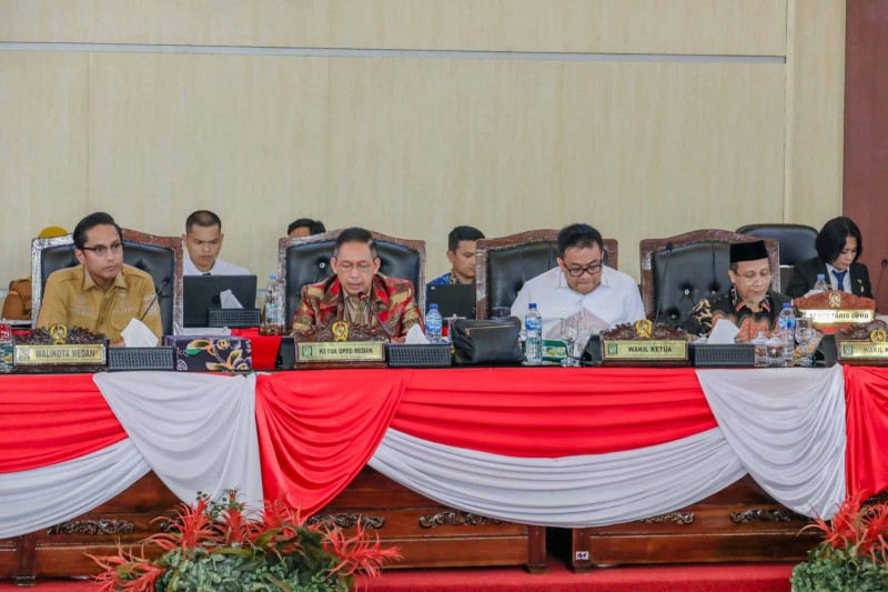 Rico Waas Hadiri Paripurna DPRD, Umumkan Pergantian Wakil Ketua dari PKS*
