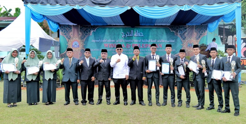 Hadiri Wisuda Santri Ponpes Modern Al-Kautsar, Bupati Anton; Lahirnya Generasi Masa Depan Cerdas