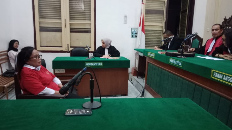 Sidang Malam Hari, Hakim Vonis Ringan ASN Polri Terdakwa Pemalsuan Surat Tanah