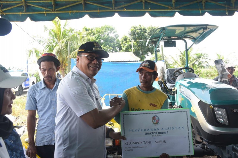 Tanam Cabai di Sunggal, Bupati Tindaklanjuti Keluhan Petani Soal Irigasi