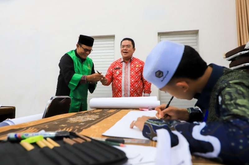 Tinjau Peserta MTQN ke 58, Wesly Puji Karya Tulis Alquran Anak Muda Siantar