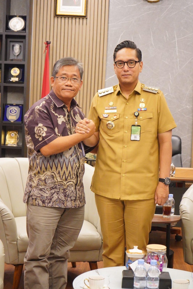 Dr. Henry Sinaga, SH, SpN, MKn dan Pengurus Forum Petisah Bersatu audiensi dengan Walikota Medan